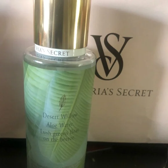 Victoria's Secret Beneath the palm - Picture 8 of 8